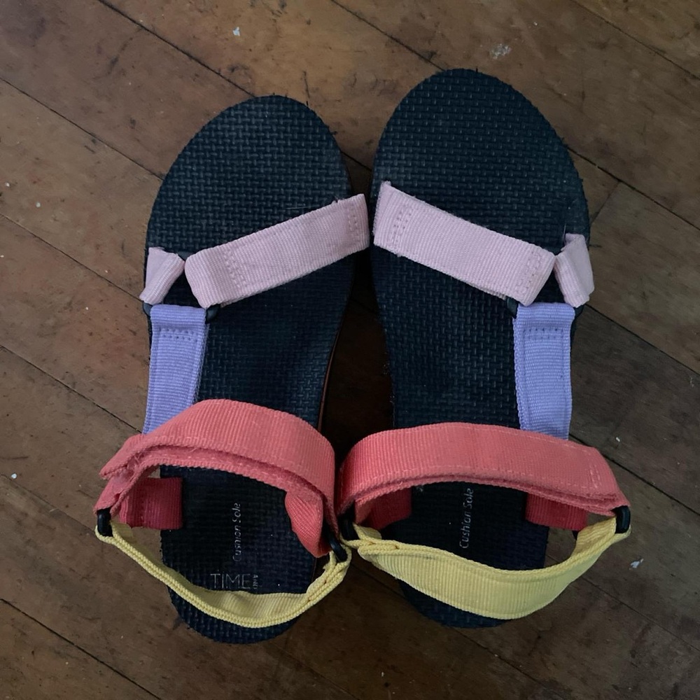 Time and Tru Multicolor Strap Sandals